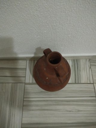 Cántaro de barro artesanal