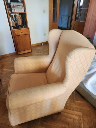 Butaca orejera amarilla tela