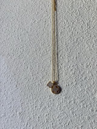 Collar de acero con colgante de trébol