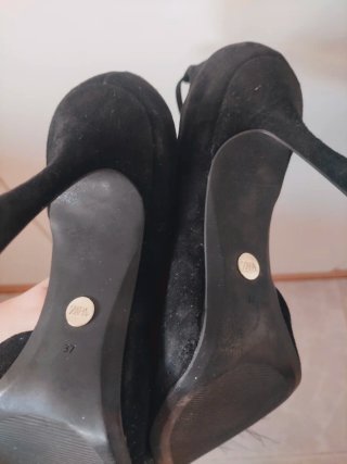 Zapatos de tacón Zara negros con  plumas
