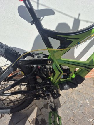 Bicicleta de Descenso Verde