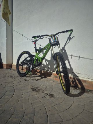 Bicicleta de Descenso Verde