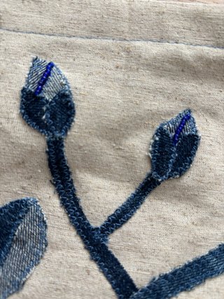Bolso de tela con flores de denim hecho a mano