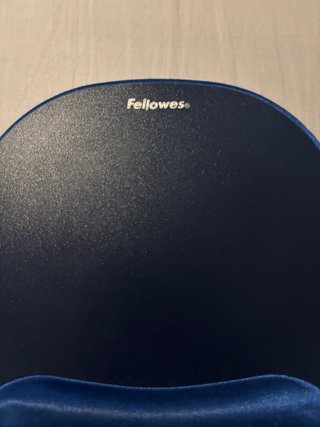 Auriculares, alfombrilla ratón y reposamuñecas