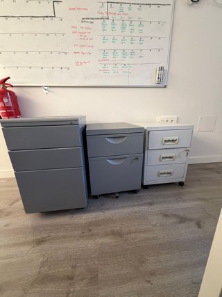3 Cajoneras de oficina con ruedas y cerradura
