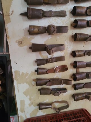 20 Cencerros de metal y cuero