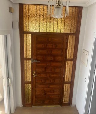 Puerta madera exterior con cristal