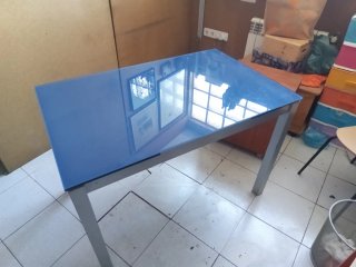 Mesa cristal azul plegable