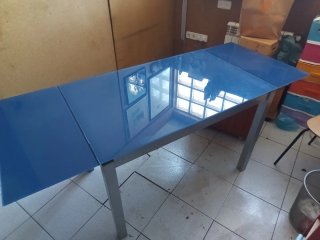 Mesa cristal azul plegable