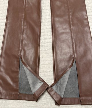 Pantalón efecto piel Zara marrón