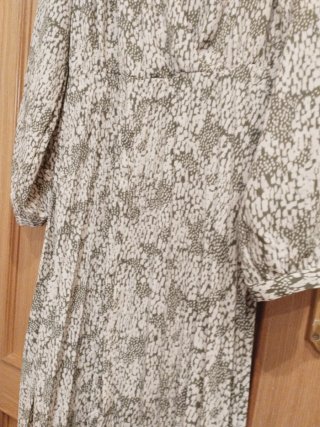 Vestido Cortefiel estampado verde y blanco Talla M