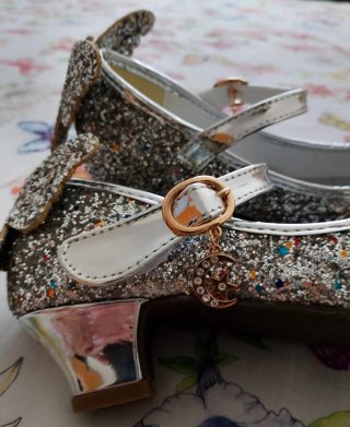 Tacones plateados niña número 34