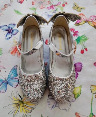 Tacones plateados niña número 34