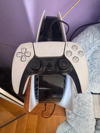 PS5 con lettore + controller + 3 giochi PS4