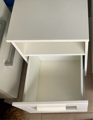 Mesita de noche IKEA