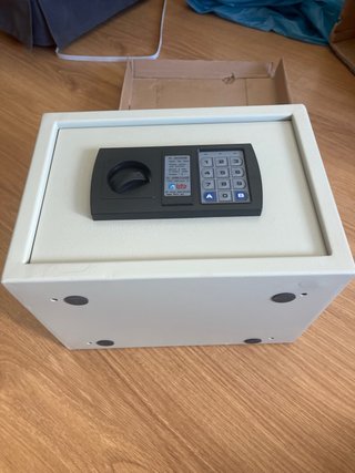 Caja fuerte digital con teclado numérico