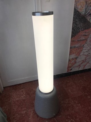 Lámpara de pie moderna mármol y plástico