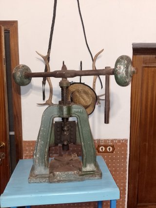 Prensa manual Joinsa antigua. Buen estado, barata.