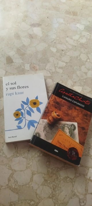 Cianuro espumoso + 3 libros