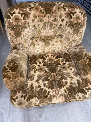 Sillón orejero vintage tela y madera