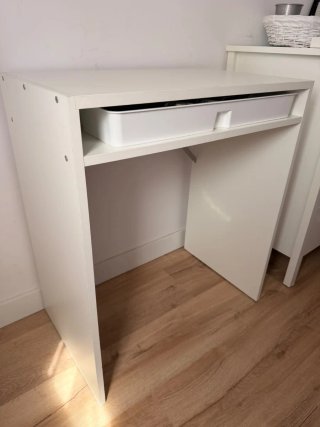 Mesa escritorio blanca con cajón