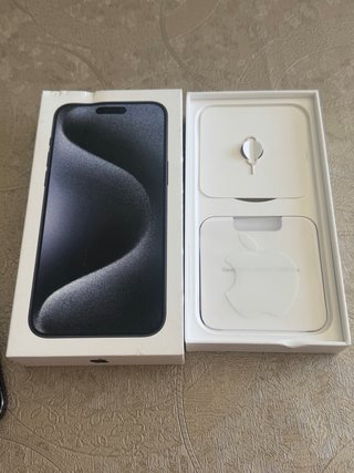 iPhone 15 Pro Max 256GB Titanio Azul con su caja