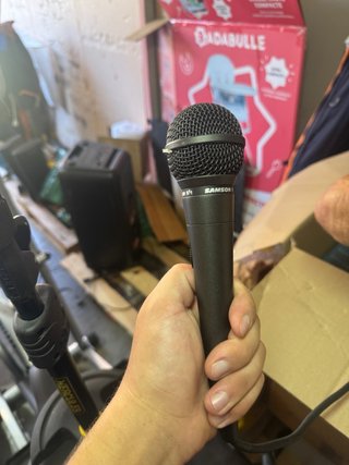 Micrófono Samson con pie