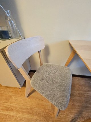 Mesa comedor y 2 Sillas Comedor Madera