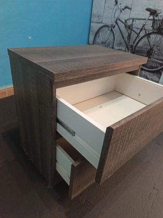 Mesita de noche de madera