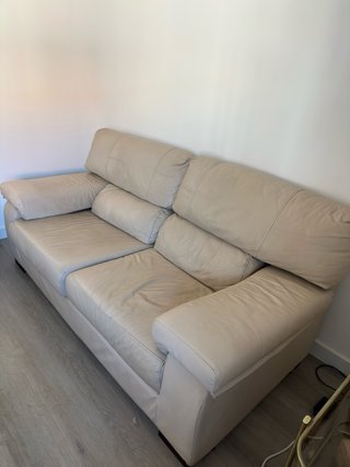 Sofá 2 plazas piel beige claro