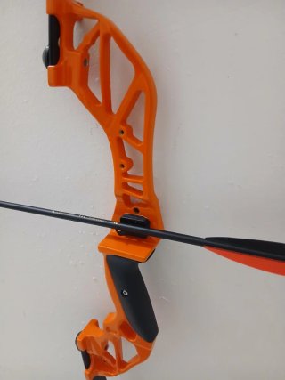 Arco recurvo naranja y negro