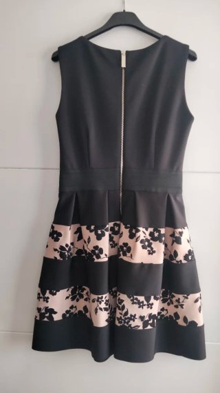 Vestido negro y rosa floral