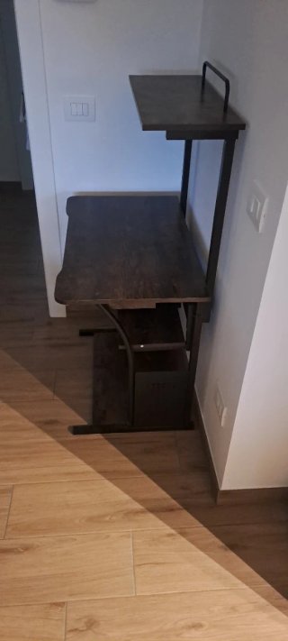 Scrivania porta PC legno e metallo