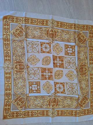 Pañuelo vintage beige y dorado