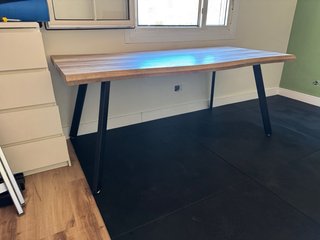 Mesa de trabajo madera y metal (no es maciza).