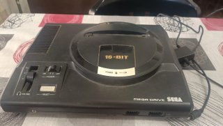 Sega Mega Drive con 2 mandos
