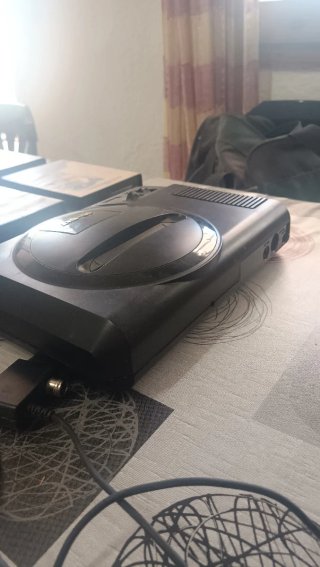 Sega Mega Drive con 2 mandos