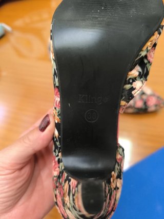 Zapatos de tacón estampados florales
