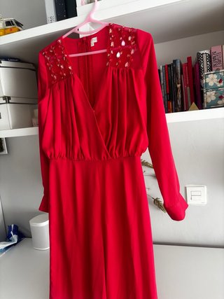 Mono de fiesta rojo con pedrería
