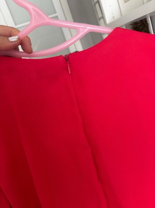 Mono de fiesta rojo con pedrería