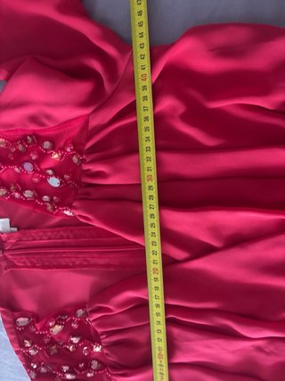 Mono de fiesta rojo con pedrería