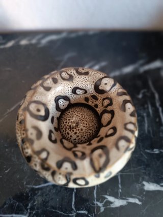 Cenicero de cerámica con diseño animal