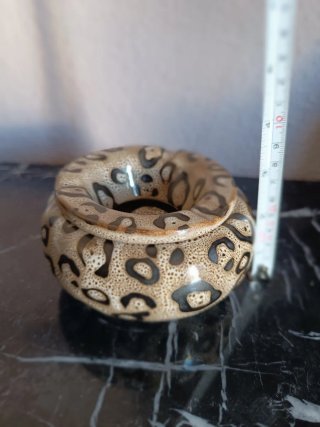 Cenicero de cerámica con diseño animal