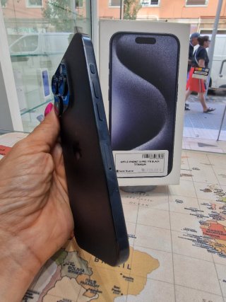 iPhone 15 Pro 1TB Nero Titanio
