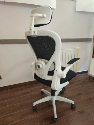 Silla de oficina ergonómica ajustable
