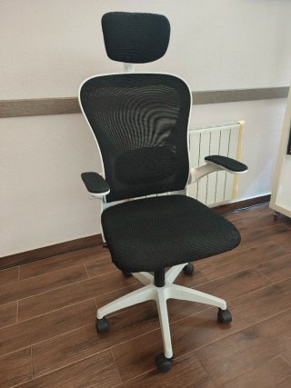 Silla de oficina ergonómica ajustable