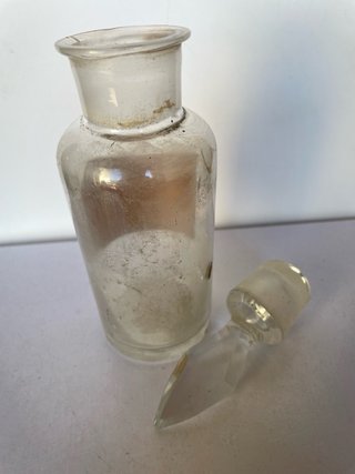 Botella antigua farmacia