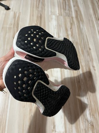 Nike Zoomx Invincible Run 3 blanco y rosa