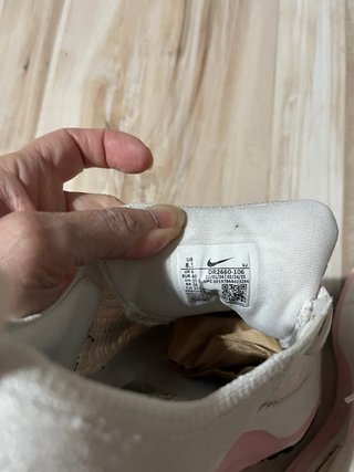 Nike Zoomx Invincible Run 3 blanco y rosa