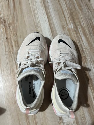 Nike Zoomx Invincible Run 3 blanco y rosa